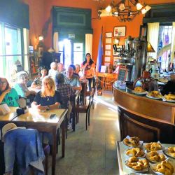 En vehículo recorrimos distintos poblados a través de un  circuito con restaurantes de campo, complejos turísticos, sitios históricos y viejas estaciones ferroviarias.