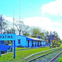 En vehículo recorrimos distintos poblados a través de un  circuito con restaurantes de campo, complejos turísticos, sitios históricos y viejas estaciones ferroviarias.