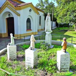 En vehículo recorrimos distintos poblados a través de un  circuito con restaurantes de campo, complejos turísticos, sitios históricos y viejas estaciones ferroviarias.