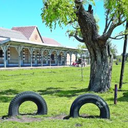 En vehículo recorrimos distintos poblados a través de un  circuito con restaurantes de campo, complejos turísticos, sitios históricos y viejas estaciones ferroviarias.