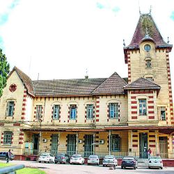 En vehículo recorrimos distintos poblados a través de un  circuito con restaurantes de campo, complejos turísticos, sitios históricos y viejas estaciones ferroviarias.