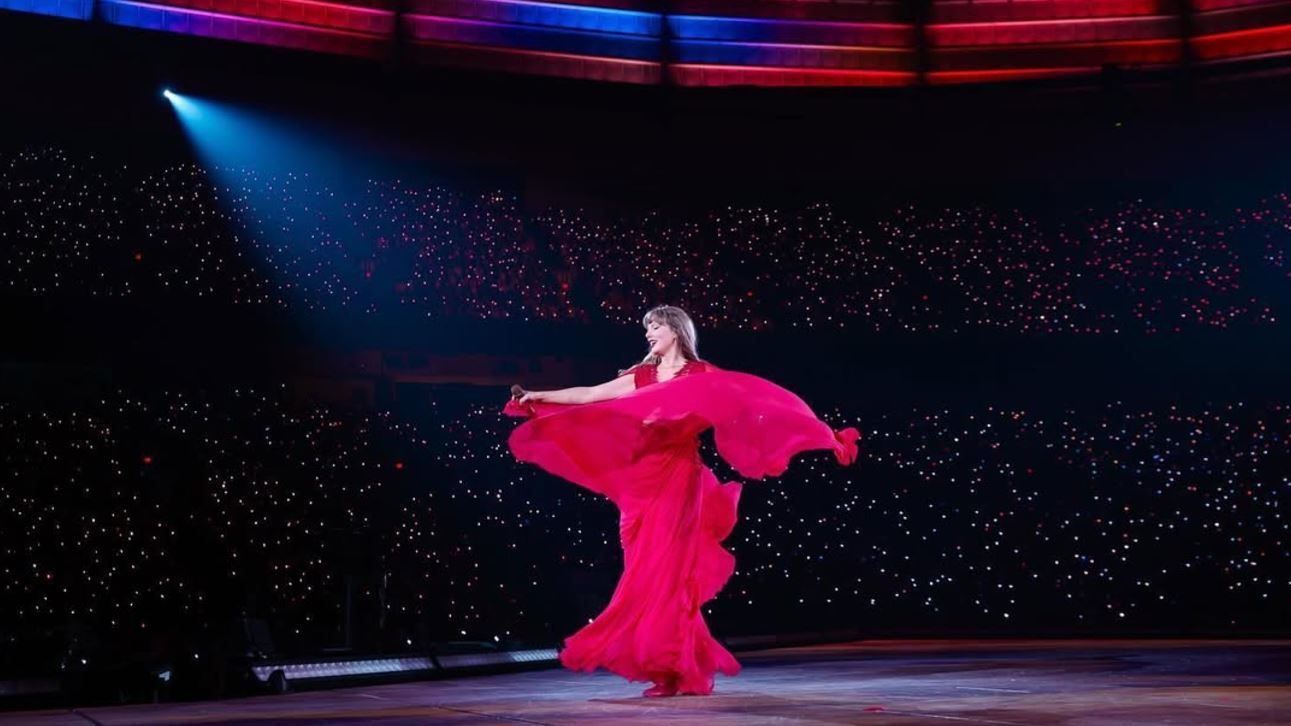 Taylor Swift y su equipo