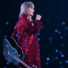 Taylor Swift y su equipo