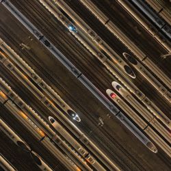Se ven trenes de alta velocidad afuera de un taller de mantenimiento en Nanjing, en la provincia oriental china de Jiangsu. | Foto:AFP