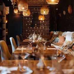 El restaurante premiado Auténtico Mendoza desembarcó en el centro de la Ciudad capital y, de la mano del Chef Gastón Perez, diseñó un menú para Navidad y Año Nuevo de seis tiempos