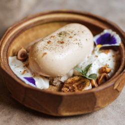 El restaurante premiado Auténtico Mendoza desembarcó en el centro de la Ciudad capital y, de la mano del Chef Gastón Perez, diseñó un menú para Navidad y Año Nuevo de seis tiempos
