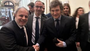 Javier Milei junto a Franco Tirelli, miembro de la Cámara de Diputados de Italia