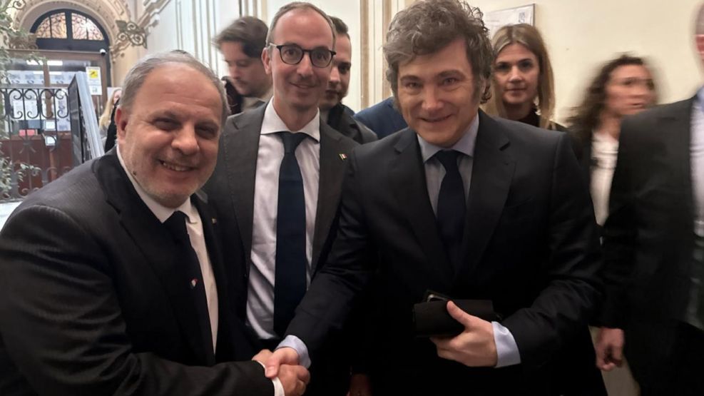 Javier Milei junto a Franco Tirelli, miembro de la Cámara de Diputados de Italia