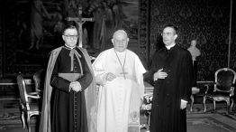 Josemaría Escrivá de Balaguer, el papa Juan XXIII y Mons. Álvaro del Portillo juntos el 5 de marzo de 1960 en la Ciudad del Vaticano