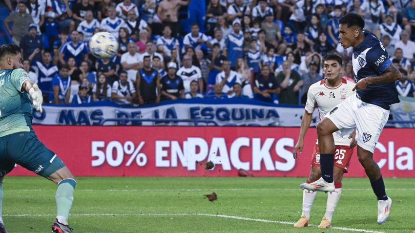 Velez le gana a Huracán 2 a 0 y se consagra Campeón