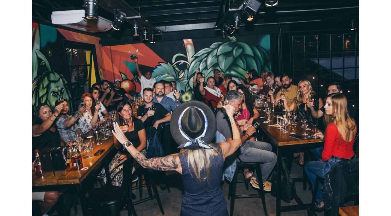 "La Mujer que Rompió Barreras y Creó el Mejor Whisky Artesanal de Argentina"