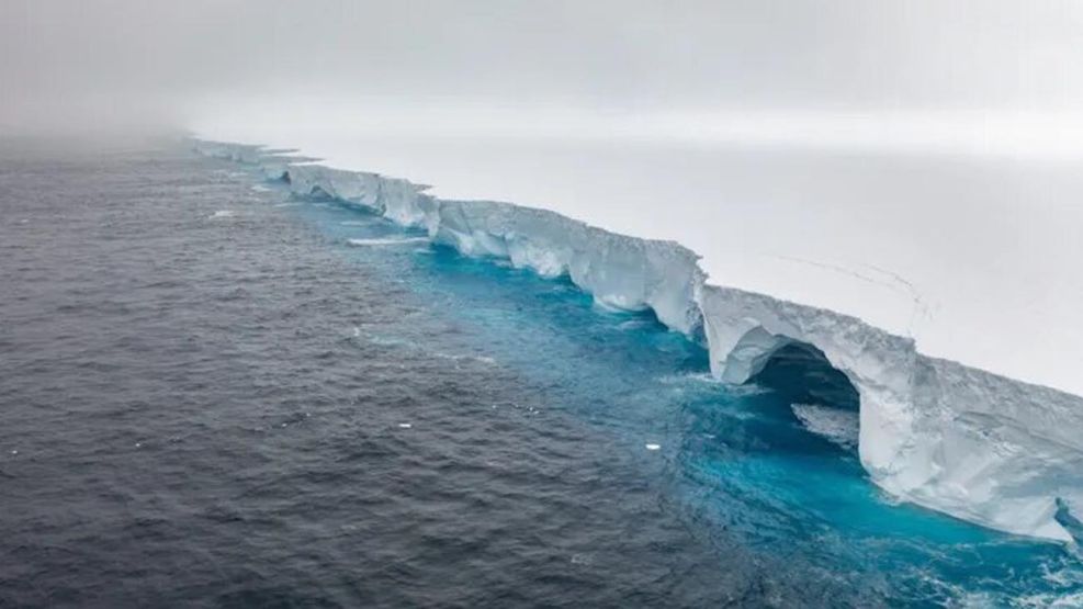 Iceberg A23a a la deriva en la Antártida