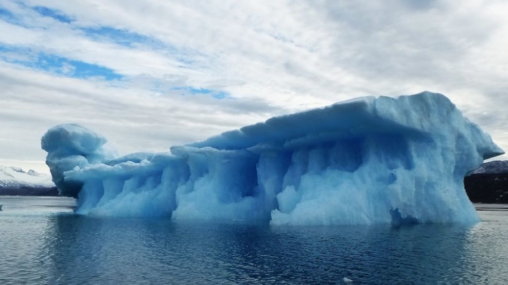 El iceberg más grande del mundo se desprendió de la Antártida.