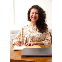 Laura Gómez: De Avellaneda al Éxito Profesional con Perseverancia y Honestidad | Foto:CEDOC