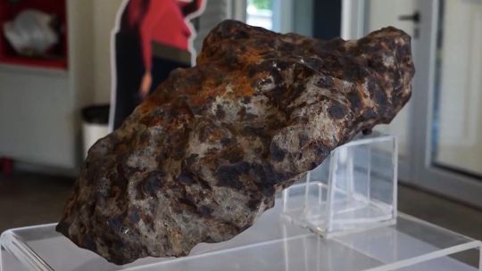 El Planetario de la ciudad de La Plata exhibió un meteorito que cayó hace 4 mil años