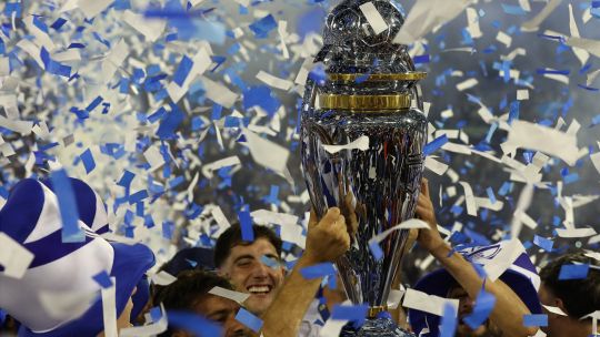 Vélez Sarfield players celebrate 