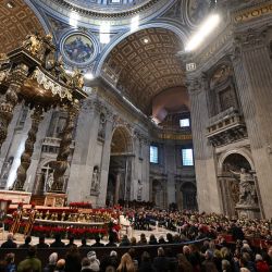 El Papa Francisco participa en una audiencia a los peregrinos que participan en el Camino de Santiago de Compostela en la Basílica de San Pedro en el Vaticano. | Foto:Tiziana Fabi / AFP