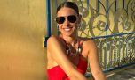 Con un look total red, Pampita mostró el vestido ideal para Navidad