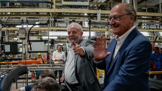 Luiz Inácio Lula da Silva, right, and Geraldo Alckmin.