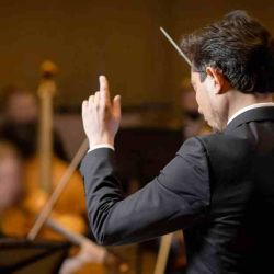 Director de orquesta. | Foto:Ediciones Ciudad de las Artes