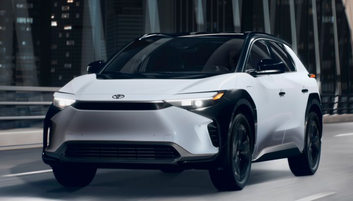 El auto eléctrico de Toyota que actualizó su precio