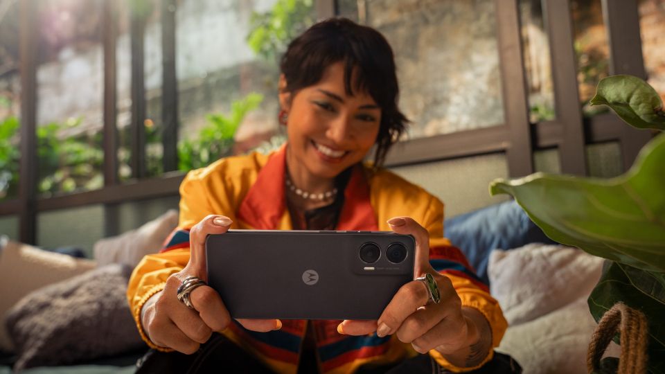 Moto g35 5G y moto g75 5G llegan a Uruguay para redefinir el equilibrio entre estilo, resistencia y tecnología