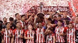 Estudiantes se quedó con el Trofeo de Campeones 2024.