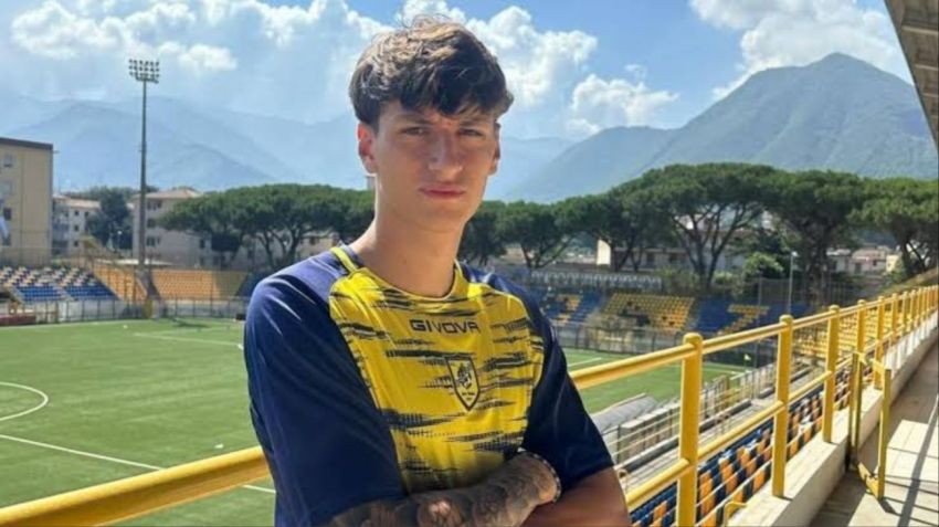 Desde 2023, Mussolini es jugador de la Juve Stabia.