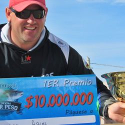 515 cañas fueron de la partida en un concurso que se extendió por seis horas y permitía pescar en una cancha que iba desde el Faro hasta el 4° Salto, buscando la corvina, pero también, la chance de dar con alguna pescadilla, raya o bagre que tenían premios especiales. (Fotos: Lautaro Arriola)