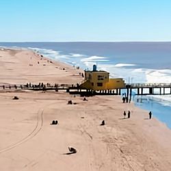 La municipalidad entregará los materiales y se hará cargo de la dirección técnica de la obra de reparación de la parte más dañada que permitiría su reapertura. A su vez, el Club correrá con los gastos de mano de obra.