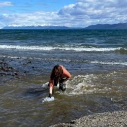 Lourdes pudo demostrar la presencia en arroyos de Tierra del Fuego de este pez dulceacuícola y la confirmación de la presencia de esta especie tiene importantes implicancias para la conservación y manejo de los ecosistemas acuáticos fueguinos. 