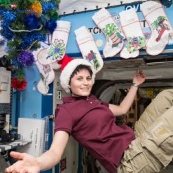 Los astronautas se tomarán un tiempo durante las festividades para abrir regalos, compartir comidas especiales y contactar a sus familias