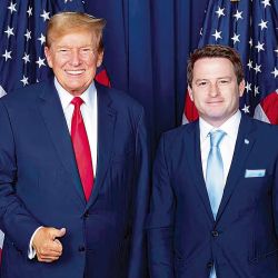 Alex Campbell con Donald Trump. | Foto:Cedoc.