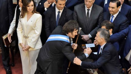 Un gobierno sobrenarrado