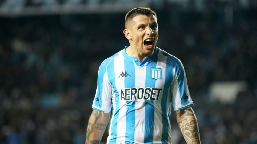 Busca un nuevo club en el fútbol argentino tras vestira la camiseta de Racing y Rosario Central.