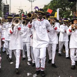 Los participantes desfilan durante el Carnaval de Calabar en Calabar, Nigeria. | Foto:OLYMPIA DE MAISMONT / AFP