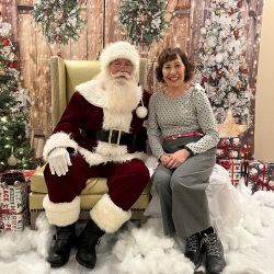 Un Santa Claus muy amable se sacó fotos con todos en el Hilton Denver City Center.