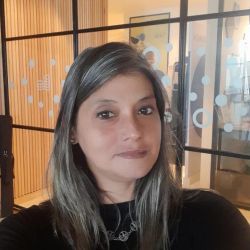 Dra. Débora Juárez: Transformando vidas con educación financiera | Foto:CEDOC