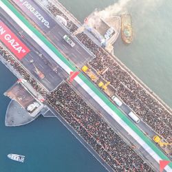 Vista aérea tomada con un dron de una manifestación en apoyo al pueblo palestino, en Estambul, Turquía. Decenas de miles de personas se reunieron en Estambul, la ciudad más grande de Turquía, para denunciar la actual opresión en Gaza y expresar su solidaridad con el pueblo palestino. | Foto:Xinhua/Liu Lei