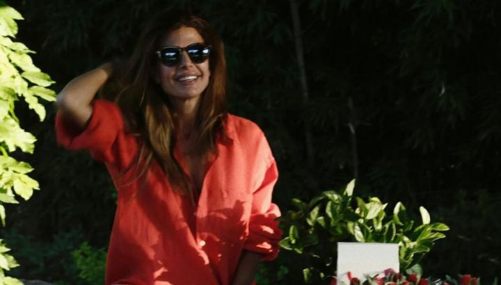 Cómodo y canchero: el look sport de Juliana Awada para practicar paddle