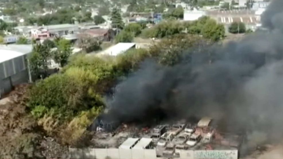 Incendio en un depósito de neumáticos 20250102