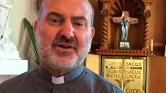 Crearon una cuenta de Instagram para defender al sacerdote Patricio Cruz Viale, quien ya tiene prisión preventiva 