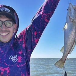 En la playa, el gran condicionamiento pasa por la presencia de algas, fue casi imposible pescar en muchos puntos de la costa bonaerense. 