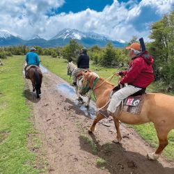 Diferente a lo habitual: yendo a pescar a caballo al río Las Pampas. 