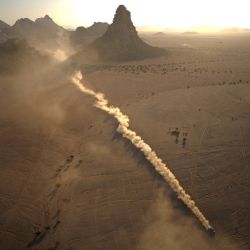 Un piloto compite en la etapa 2B del 47º Rally Dakar entre Bisha y Bisha. | Foto:Valery Hache / AFP