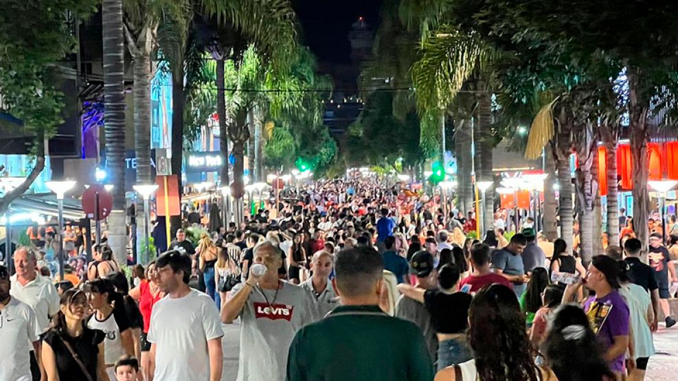 Turismo en Carlos Paz, noche y peatonal