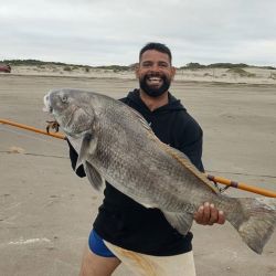 Estas primeras jornadas no han sido de una excelente pesca por cantidad, pero al menos dos o tres cañas por campamento tuvieron respuesta. 