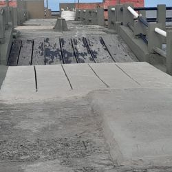 A pesar del robo de herramientas en los últimos días, sigue a buen ritmo los trabajos para llegar al 10 de enero con el muelle en condiciones. Foto: (Alejandro López de Faro Noticias). 
