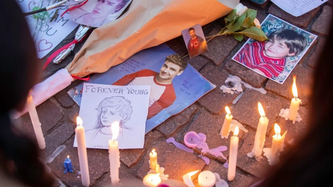 Tributes to late British singer Liam Payne are left outside the hotel where he died in Buenos Aires.