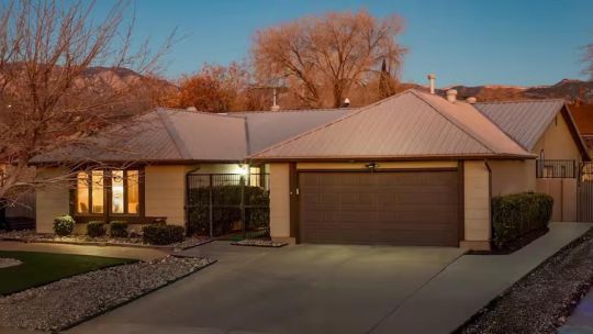 Venden la icónica casa de “Breaking Bad”: ¿cuánto cuesta vivir en el hogar de Walter White?